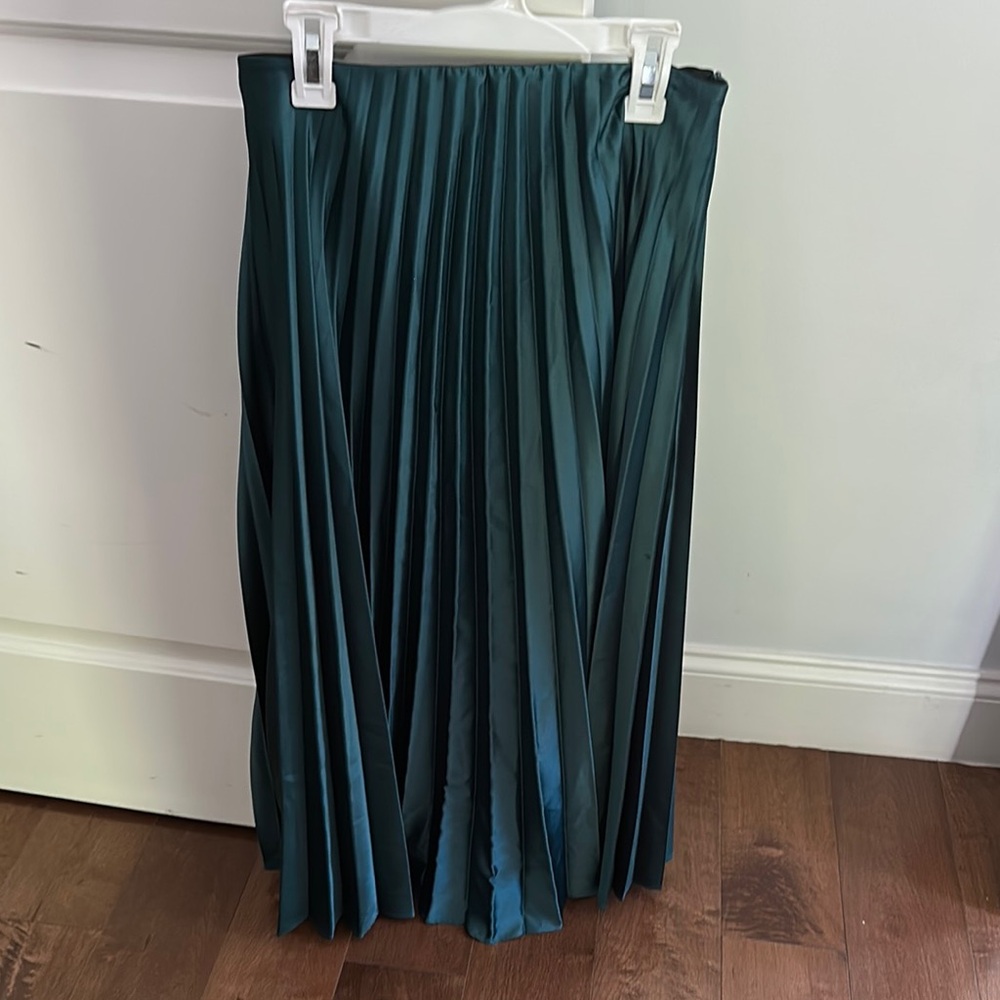 Elegant Teal Pleated Skirt